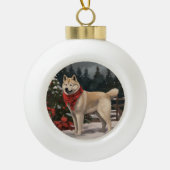 Akita Hond in Sneeuw Kerstmis Keramische Bal Ornament (Voorkant)