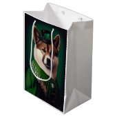 akita hond in St. Patrick's Day Dress Medium Cadeauzakje (Voorkant Gekanteld)