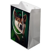 akita hond in St. Patrick's Day Dress Medium Cadeauzakje (Achterkant Gekanteld)