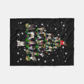 Akita kerstboom bedekt door Flashli Fleece Deken (Voorkant (Horizontaal))