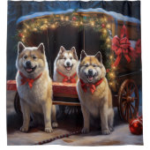 Akita Snowy Sleigh Ride Kerstdecoratie Douchegordijn (Voorkant)
