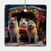 Akita Snowy Sleigh Ride Kerstdecoratie Keramisch Ornament (Achterkant)