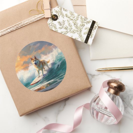 Akita Strand Surfen Schilderij Ronde Sticker (Geschenken)