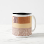 Akkadische cilinderverzegeling en indruk tweekleurige koffiemok (Voorkant rechts)