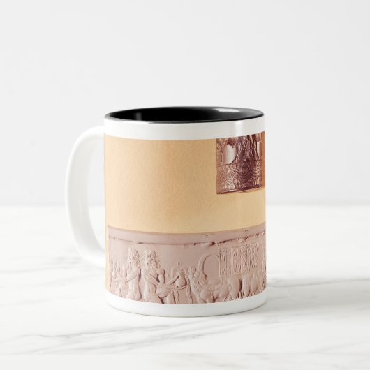 Akkadische cilinderverzegeling en indruk tweekleurige koffiemok (Voorkant links)