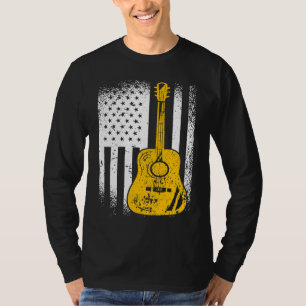 Akoestische gitaar met Amerikaanse vlag T-shirt