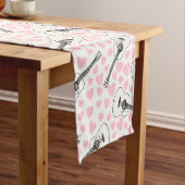 Akoestische gitaar roze harten, gitarist bruiloft korte tafelloper (Voorbeeld)