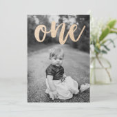 Al dat Glitters First Birthday Party Uitnodiging (Staand voorkant)