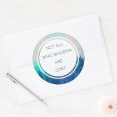 Al wie de Reizen van de Wander Citaat Ronde Sticker (Envelop)