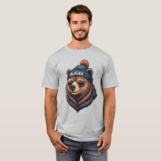 Alaska Bear with Beanie  T-shirt (Voorkant volledig)