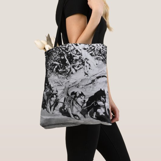  Alaska eskimo Malamute sled race Tote Bag (Dichtbij)