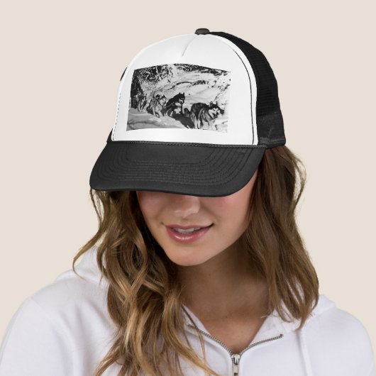  Alaska eskimo Malamute sled race Trucker Pet (In situ)