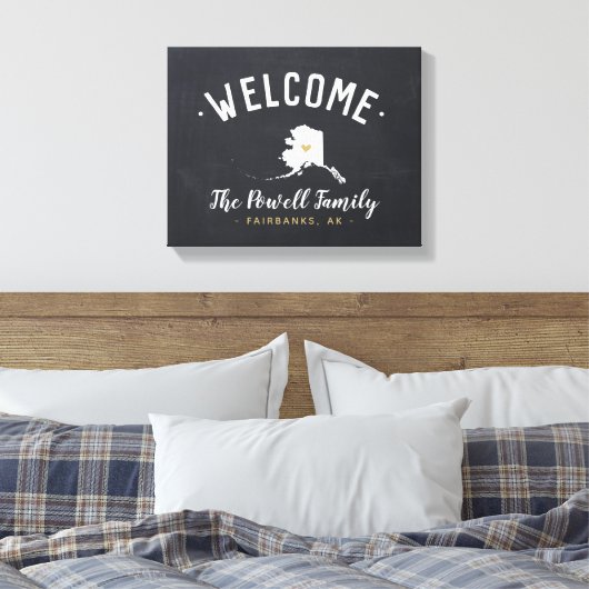 Alaska Family Monogram Welkomstteken Canvas Afdruk (Insitu (Slaapkamer))