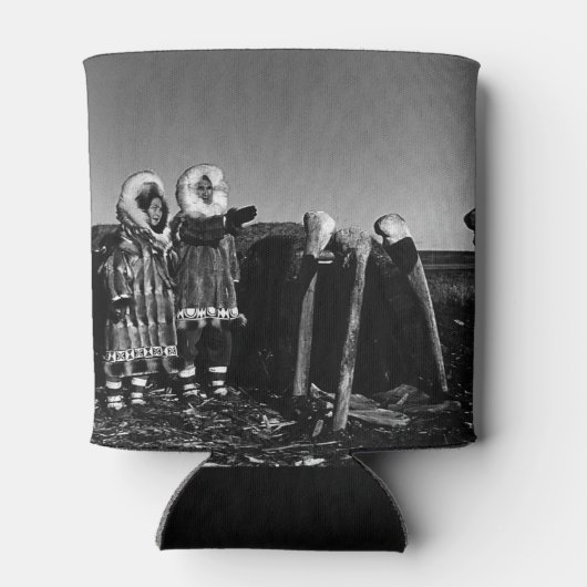  Alaska Fur clad eskimo arctic sod igloo Blikjeskoeler (Achterkant)