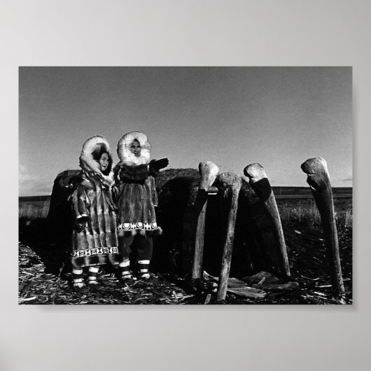 Alaska Fur clad eskimo arctic sod igloo Poster (Voorkant)