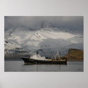Alaska Juris, Vist Trawler in de Nederlandse haven Poster