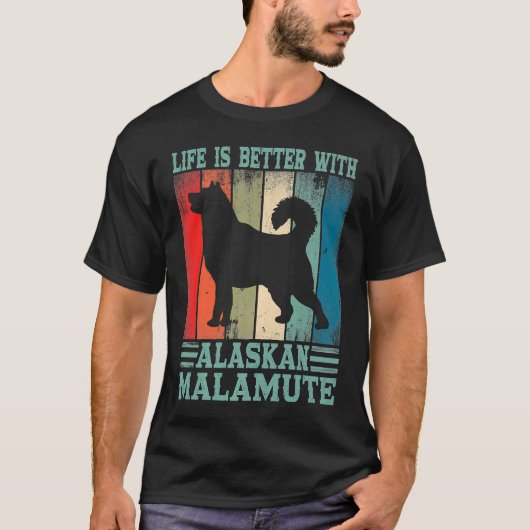 Alaska Malamute Dog  With An Alaskan Malamute T-shirt (Voorkant)