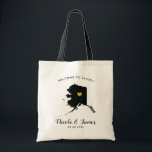 Alaska Map Weduwen Welkomsttas Tas Black en Gold<br><div class="desc">Het weekend van de bruiloft heet cadeautas voor gasten uit de stad voor je bruiloft,  met afbeelding van Alaska,  met gouden hart.  Vul tas met je favoriete godies.</div>