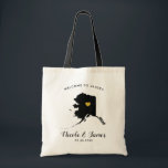Alaska Map Weduwen Welkomsttas Tas Black en Gold<br><div class="desc">Het weekend van de bruiloft heet cadeautas voor gasten uit de stad voor je bruiloft,  met afbeelding van Alaska,  met gouden hart.  Vul tas met je favoriete godies.</div>