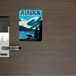 Alaska Moose Cruise Deurdecor Magneet<br><div class="desc">Het prachtige kunstwerk met een stijlvol poster biedt bergen met gletsjers,  water,  bomen en een mos. De perfecte hutstateroom deurvinder of decor voor je volgende vakantiereis naar Alaska. Vermeld de naam van het schip en de datum van de reis. Creëer een keepaardgeheugen, </div>