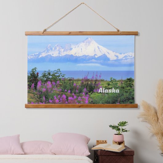 Alaska, Mount Iliamna Glacier en Fireweed Flowers Hangend Wandkleed (Slaapkamer)
