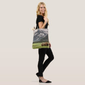 Alaska oevers, grizzly beer tote bag (Op model)