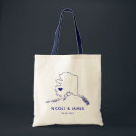 Alaska Wedding Welcome Bag Tas, Destination Map Tote Bag<br><div class="desc">Een welkome cadeautas van een bruiloft met kaart-afbeelding. Je gasten zullen graag in hun hotel kijken en dit tas vinden vol met behandelingen die op hen wachten. U kunt het hart op de locatie van uw grote dag plaatsen met behulp van de functie "Pas verder aan".</div>