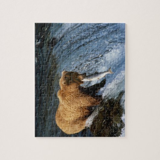 Alaskan Brown Beer vangt zalm in Brooks Legpuzzel (Verticaal)