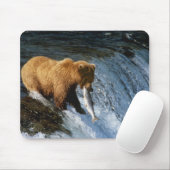 Alaskan Brown Beer vangt zalm in Brooks Muismat (Met muis)