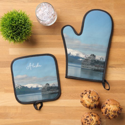 Alaskan Cruise Vacation Travel Photography Ovenwant & Pannenlap Set (Top down)