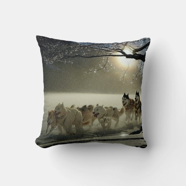 Alaskan Husky Dog Sled Race Kussen (Voorkant)