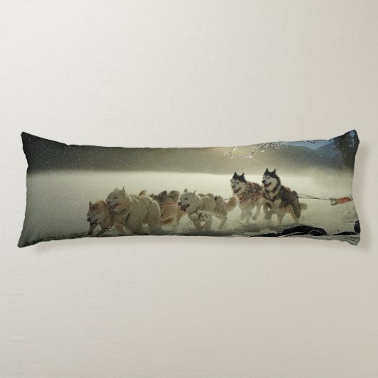 Alaskan Husky Dog Sled Race Lichaamskussen (Voorkant)