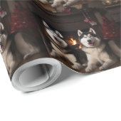 Alaskan Malamute bij de open haard Kerstmis Cadeaupapier (Rol Hoek)