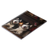 Alaskan Malamute bij de open haard Kerstmis Notitieboek (Linkerzijde)