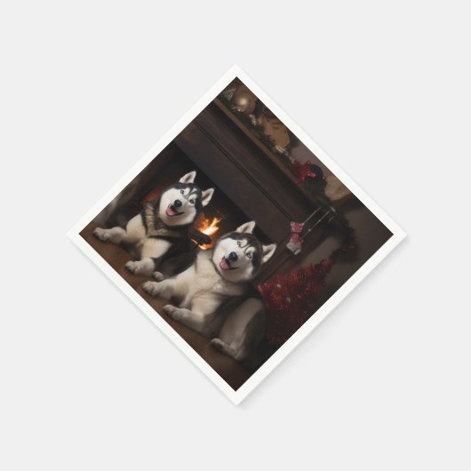 Alaskan Malamute bij de open haard Kerstmis Servet (Hoek)