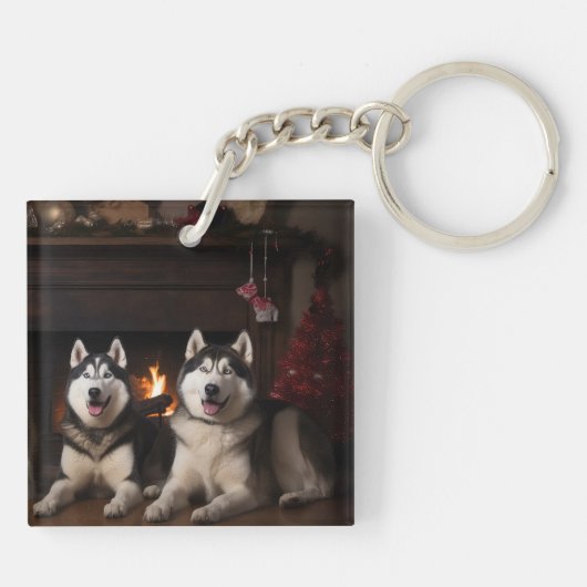 Alaskan Malamute bij de open haard Kerstmis Sleutelhanger (Achterkant)