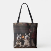 Alaskan Malamute bij de open haard Kerstmis Tote Bag (Achterkant)