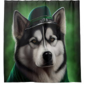 Alaskan Malamute dog in St. Patrick's Day Dress Douchegordijn (Voorkant)