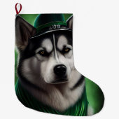 Alaskan Malamute dog in St. Patrick's Day Dress Grote Kerstsok (Voorkant)