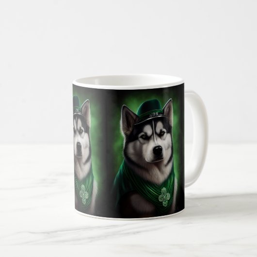 Alaskan Malamute dog in St. Patrick's Day Dress Koffiemok (Voorkant rechts)