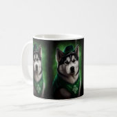 Alaskan Malamute dog in St. Patrick's Day Dress Koffiemok (Voorkant links)