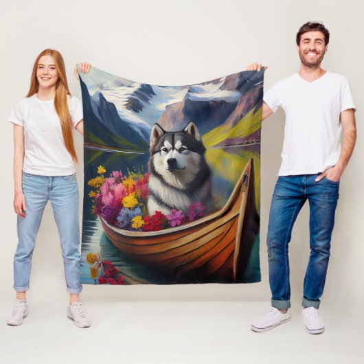 Alaskan Malamute Dog op Paddle: Een Schilderachtig Fleece Deken (In situ)