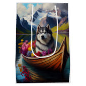 Alaskan Malamute Dog op Paddle: Een Schilderachtig Medium Cadeauzakje (Achterkant)