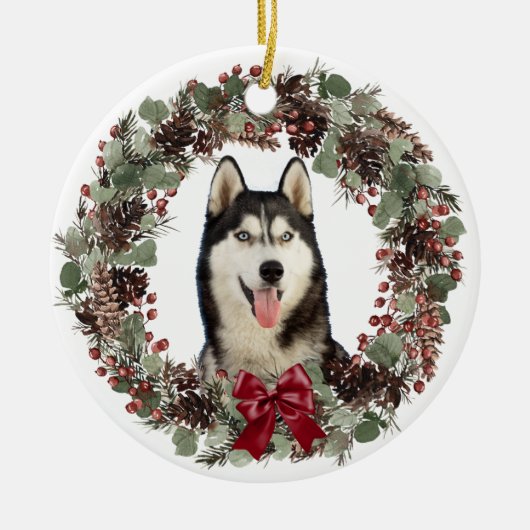 Alaskan Malamute Dog Red Bow Pinecone Wreath Keramisch Ornament (Voorkant)