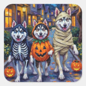 Alaskan Malamute Dogs Trick-or-Treating Halloween Vierkante Sticker (Voorkant)