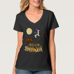 Alaskan Malamute-hond rijdt op heks met jachtgewee T-shirt