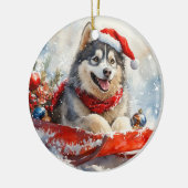 Alaskan Malamute in Sledge Laat het Sneeuw Kerstmi Keramisch Ornament (Links)