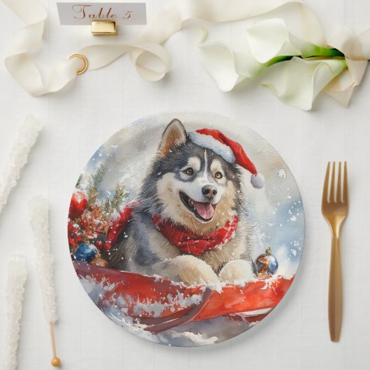 Alaskan Malamute in Sledge Laat het Sneeuw Kerstmi Papieren Bordje (Huwelijk)