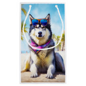 Alaskan Malamute op Beach, zomercadeau Klein Cadeauzakje (Achterkant)