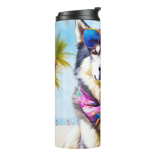 Alaskan Malamute op Beach, zomercadeau Thermosbeker (Gedraaid links)